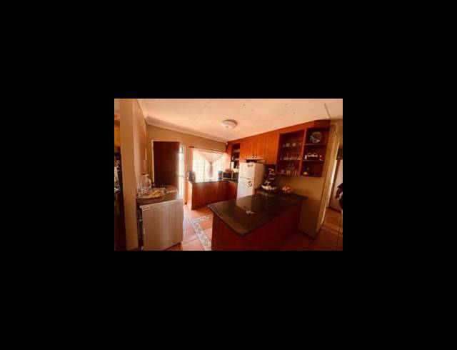 4 BEDROOM HOUSE FOR SALE IN HESTEAPARK